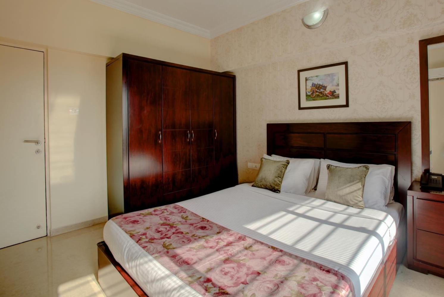 Lalco Residency Hotel Mumbai Bagian luar foto