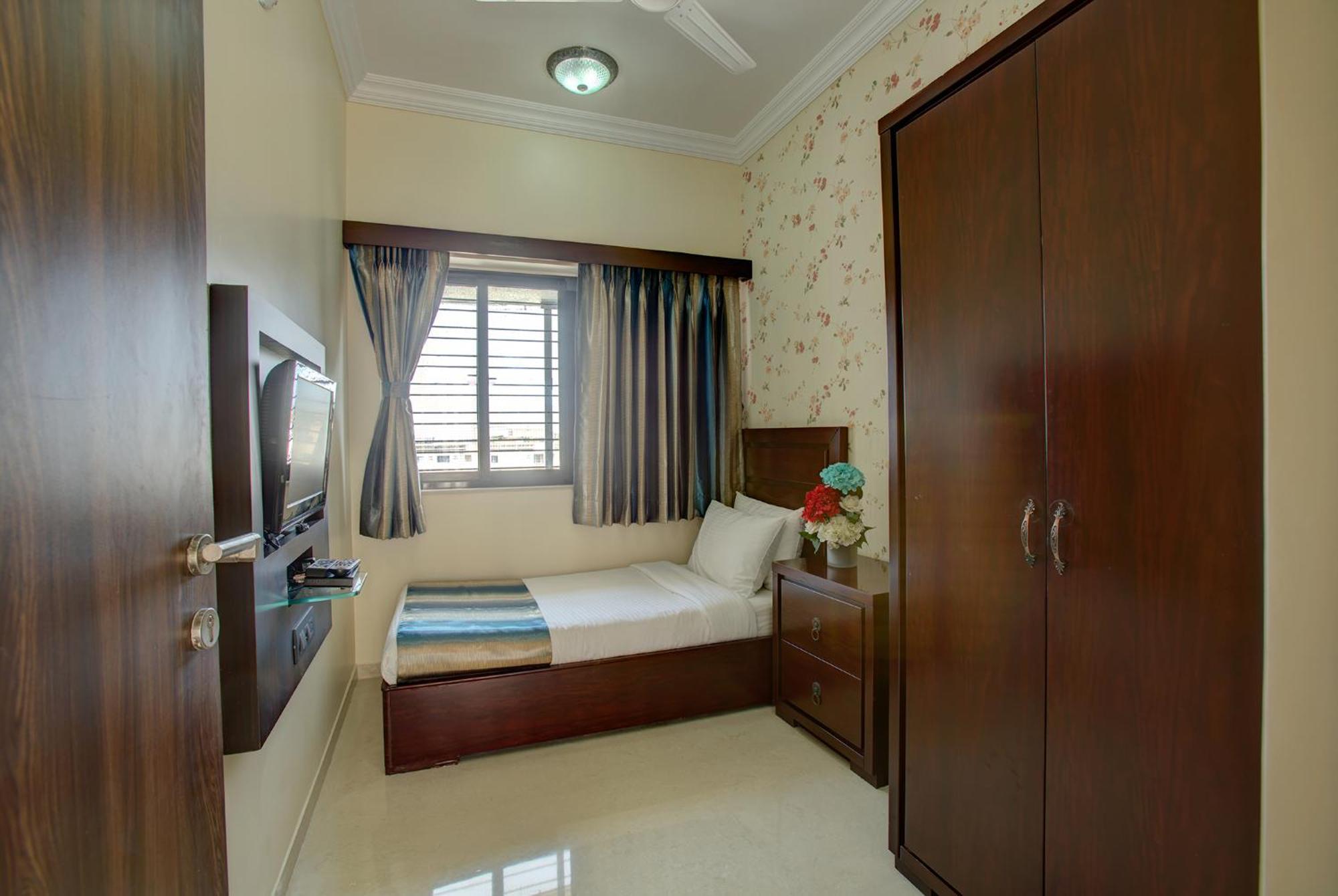 Lalco Residency Hotel Mumbai Bagian luar foto